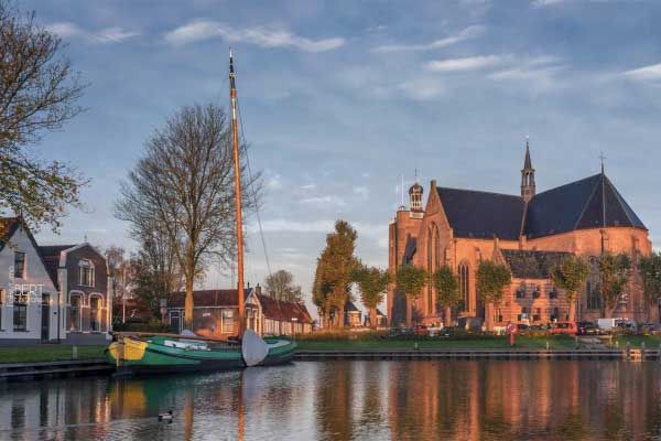 Historische markt De Merk in Workum Friesland