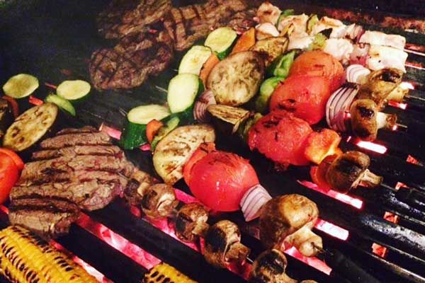 In de Cosina (argentijnse keuken) zijn de Parilleros (Koks) gespecialiseerd in de Parillada (Houtskoolgrill) in Amsterdam Holland Nederland