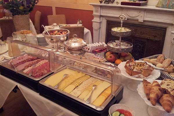 Ontbijtbuffet Hotel Botticelli Maastricht Nederland