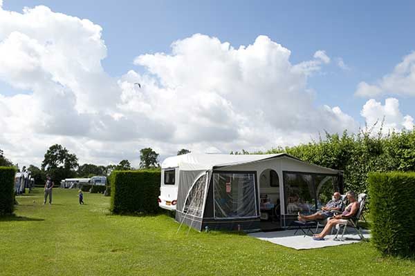 Luxe kampeerplaats met prive Whirlpool of prive Douche in Zeeland Nederland