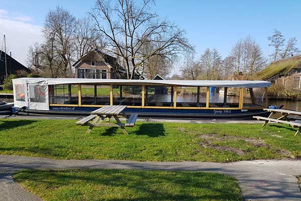 Rondvaart Dwarsgracht Giethoorn Nederland