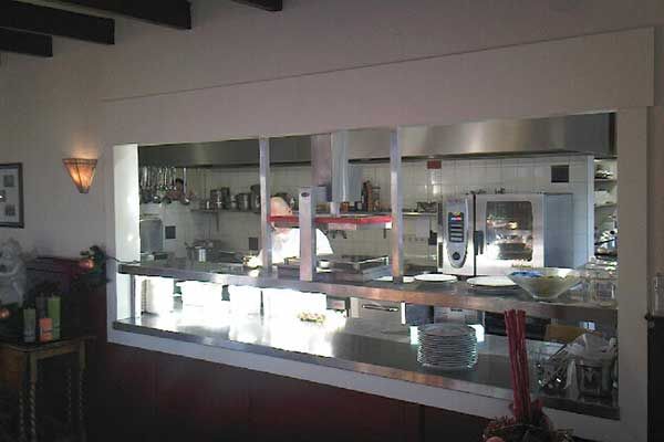 Met een groep eten het Nederlandse dorp Giethoorn