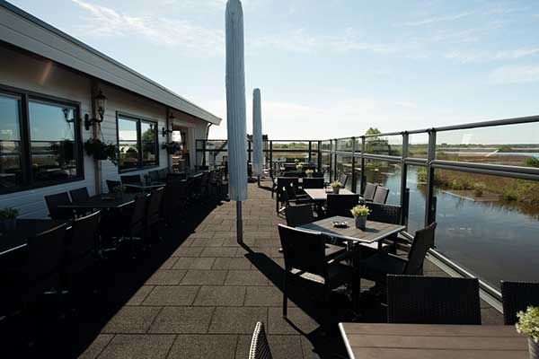 Restaurant aan het meer in Nederland