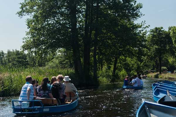 Giethoorn staat wereldwijd bekend om zijn mooie vaartochten