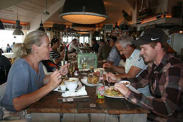 Restaurant aan het Noordzeestrand in Nederland