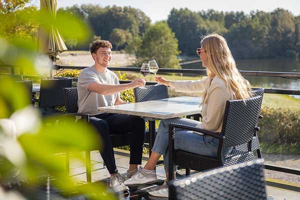 Hotel met terras aan het water in Limburg Nederland