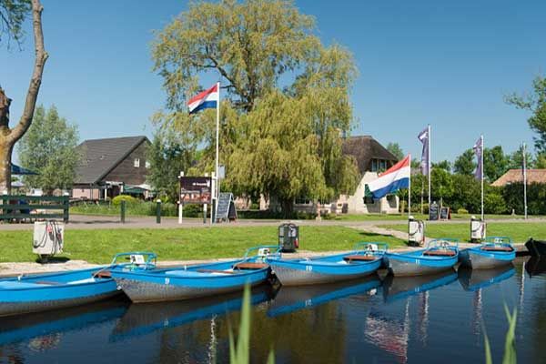 Bootverhuur in het Nederlandse dorp Giethoorn