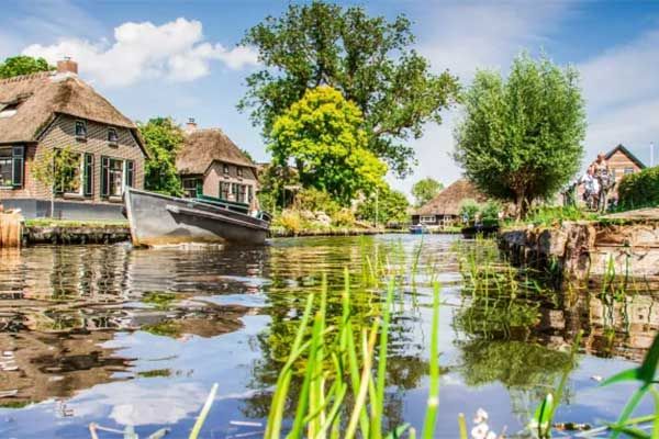 Dwarsgracht Giethoorn Nederland